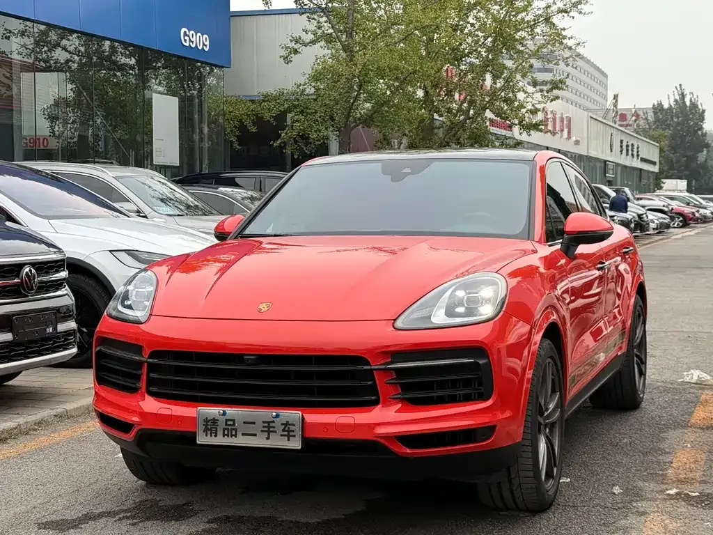 Porsche Cayenne — фото 1