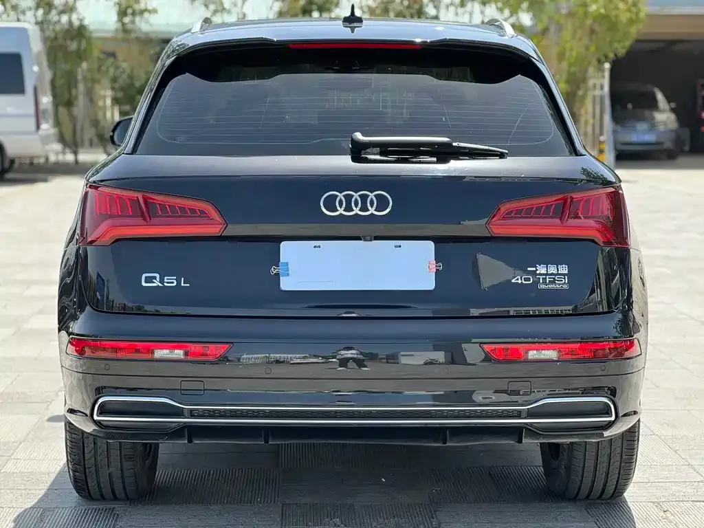 Audi Q5L — фото 7