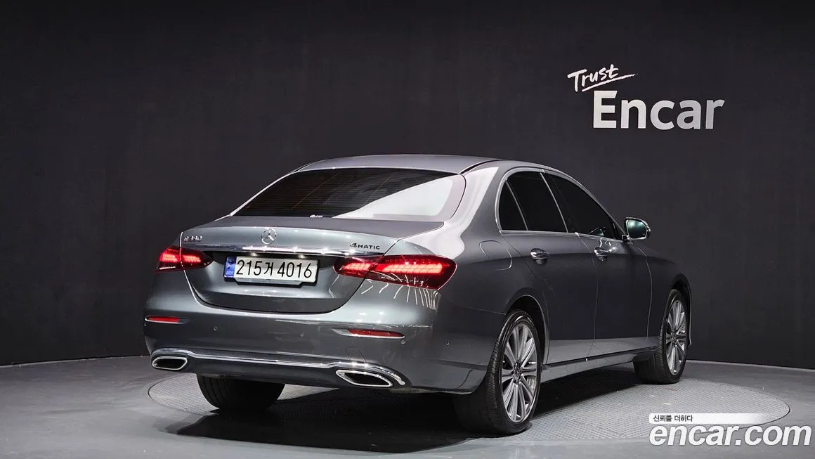 Mercedes-Benz E-Class — фото 2