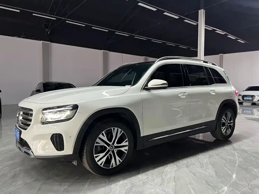 Mercedes-Benz GLB — фото 1