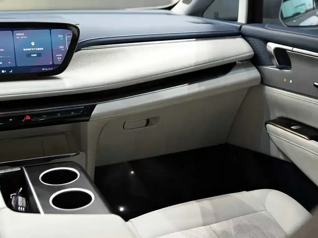 Buick GL8 Hybrid — фото 8