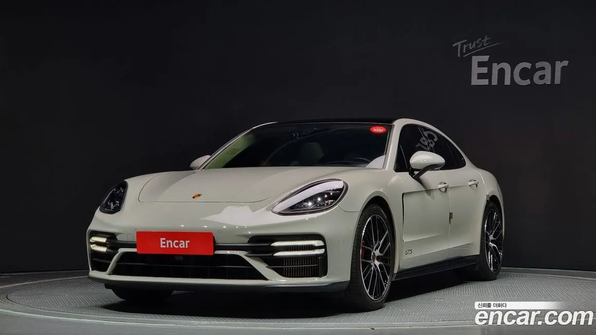 Porsche Panamera — фото 1