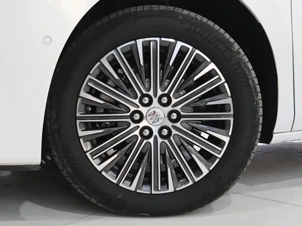 Buick GL8 Hybrid — фото 4