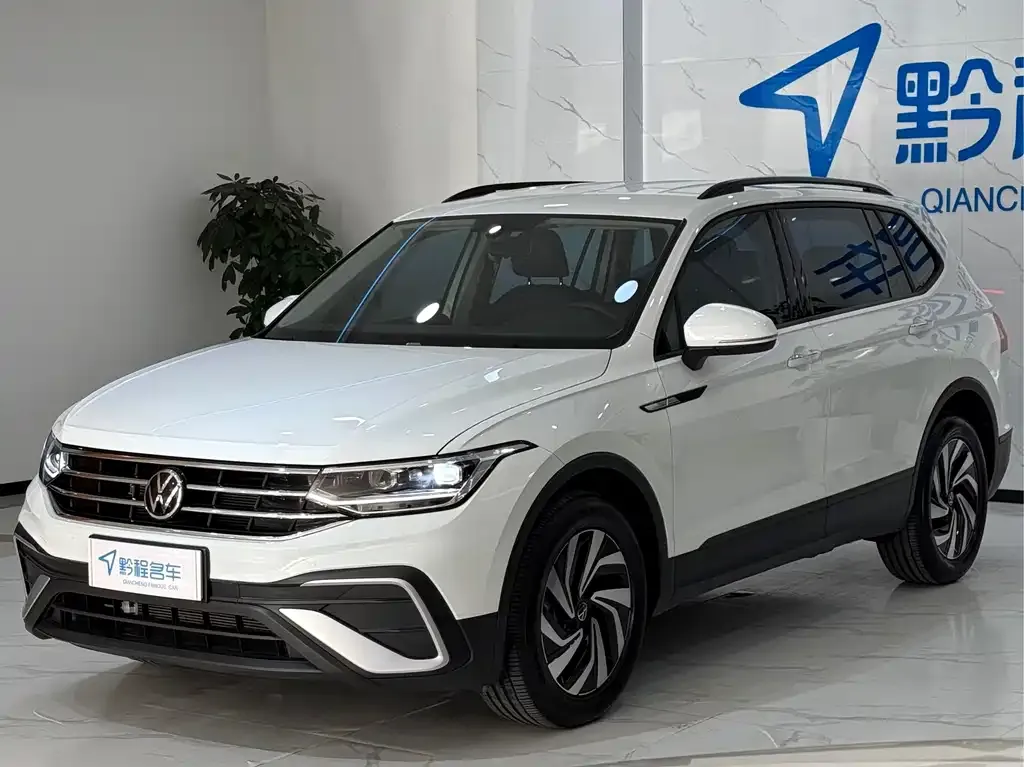 Volkswagen Tiguan L — фото 1