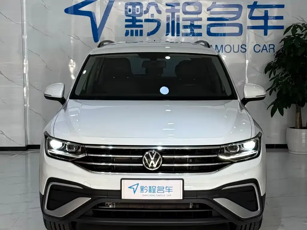 Volkswagen Tiguan L — фото 2