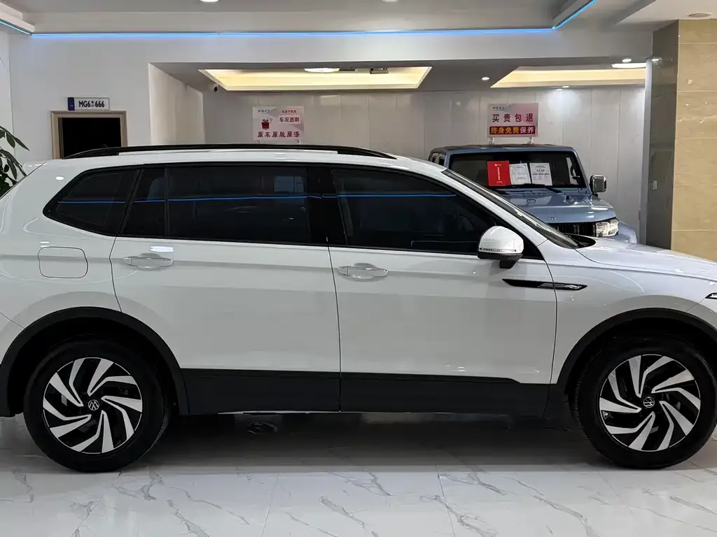 Volkswagen Tiguan L — фото 3