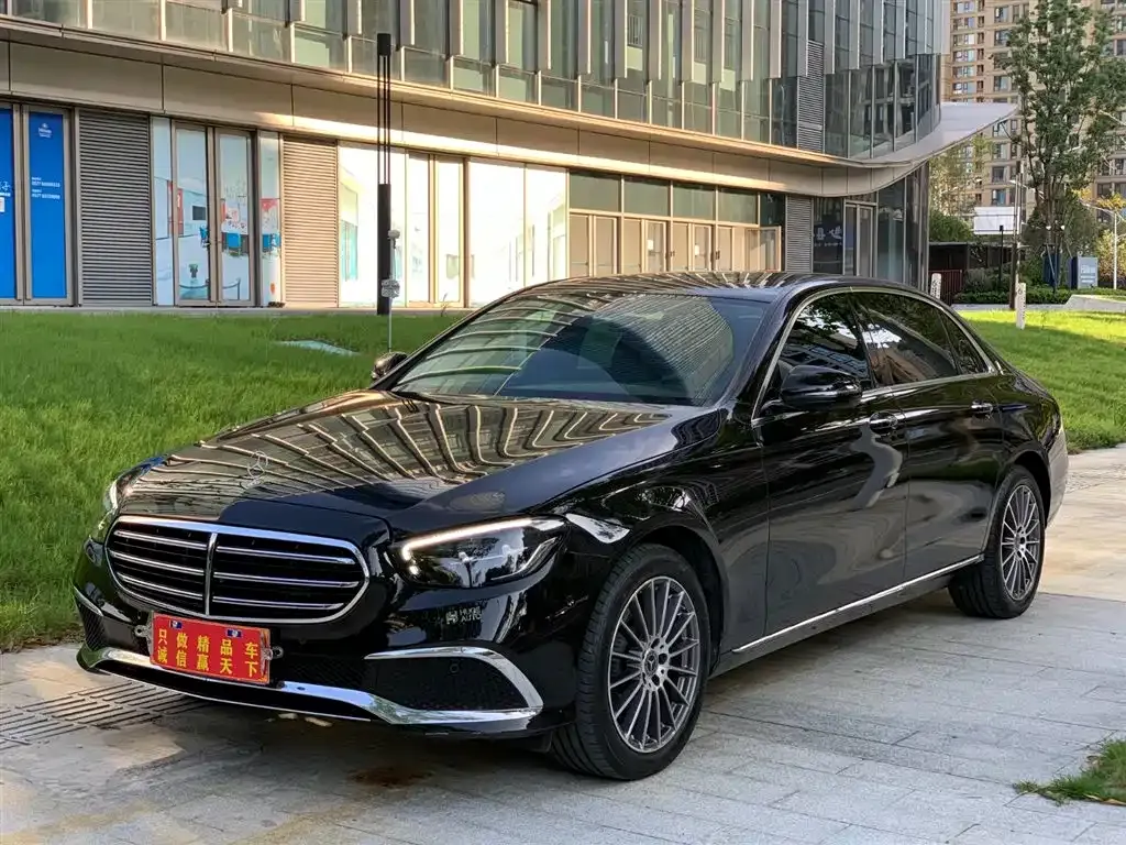 Mercedes-Benz E-Class — фото 1