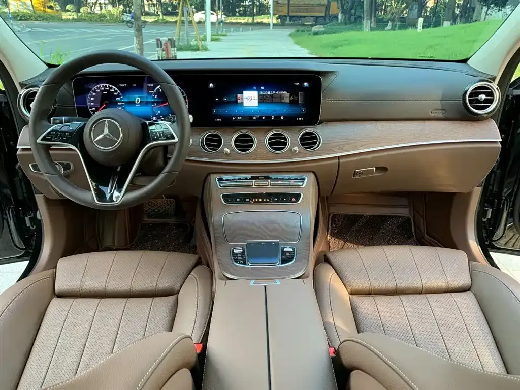 Mercedes-Benz E-Class — фото 10