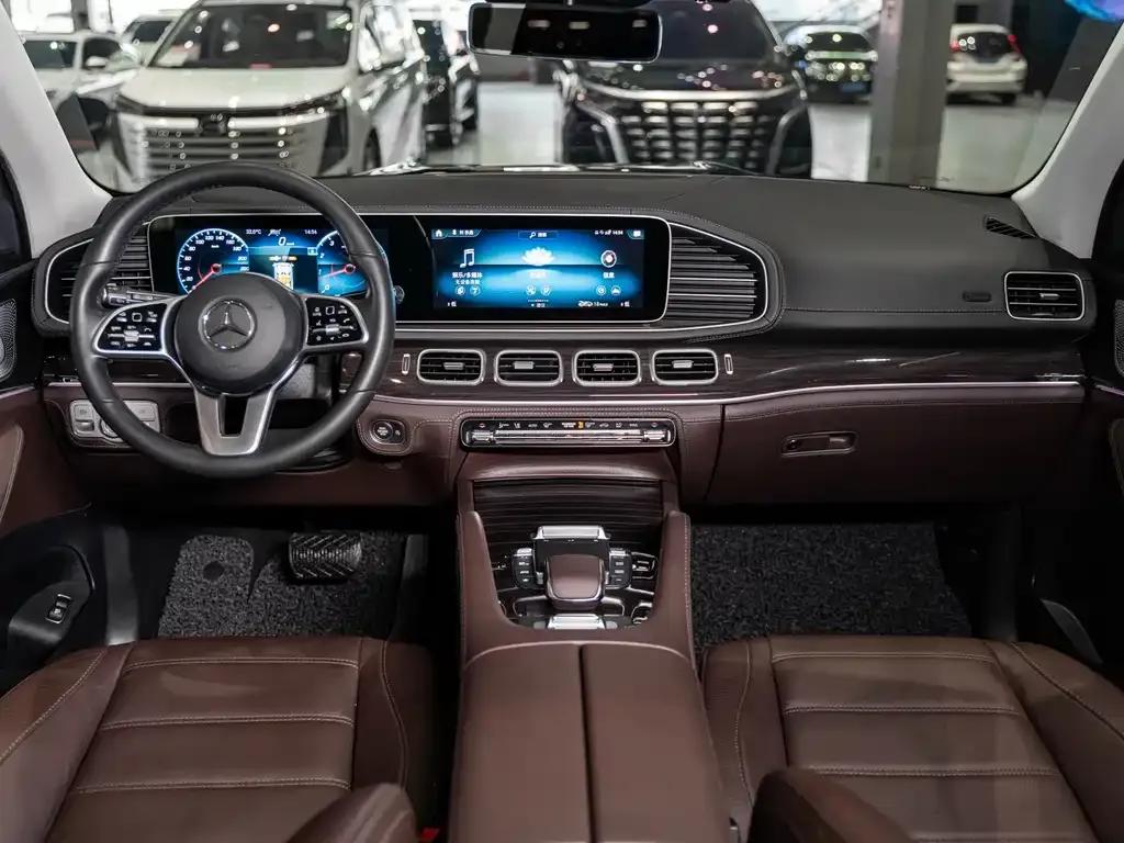 Mercedes-Benz GLS — фото 10