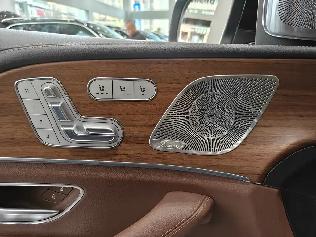 Mercedes-Benz GLS — фото 10