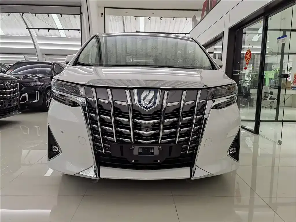 Toyota Alphard — фото 2