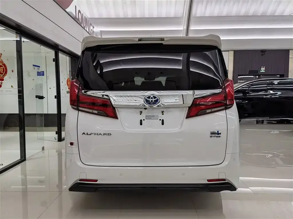 Toyota Alphard — фото 3
