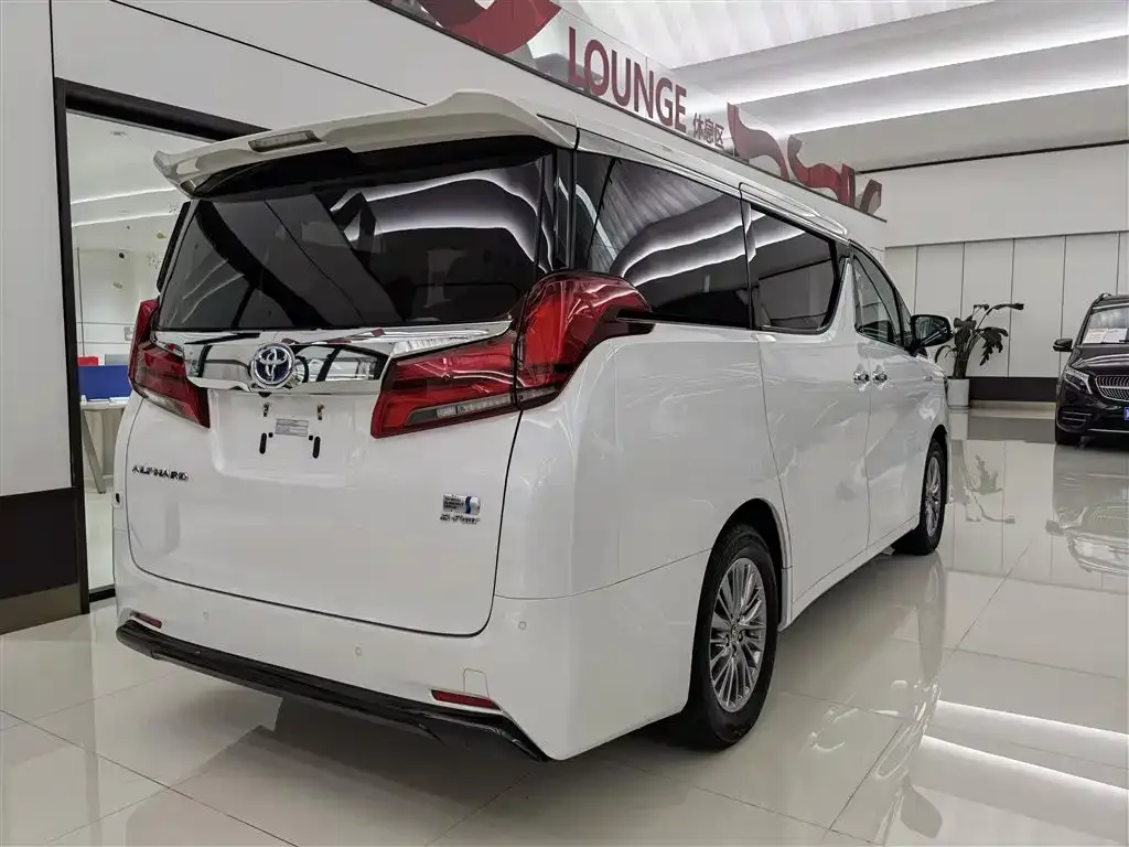 Toyota Alphard — фото 4