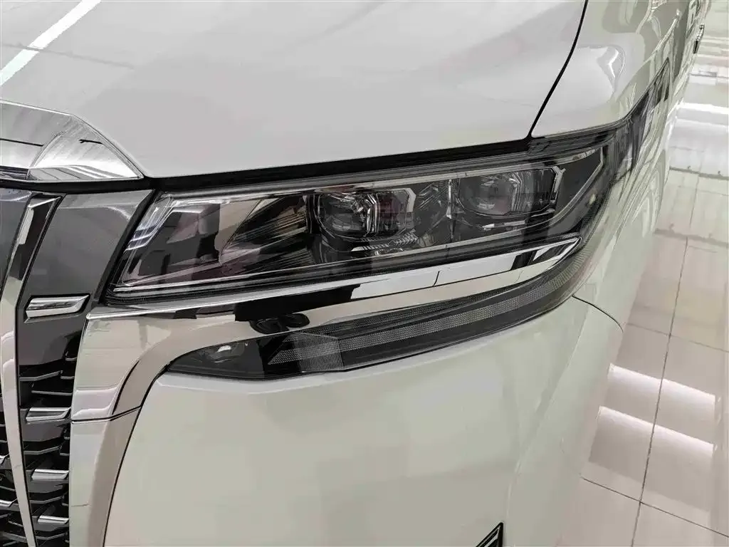 Toyota Alphard — фото 5