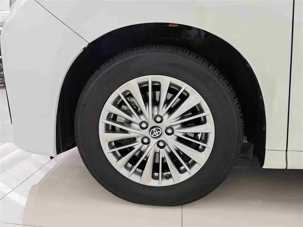 Toyota Alphard — фото 7