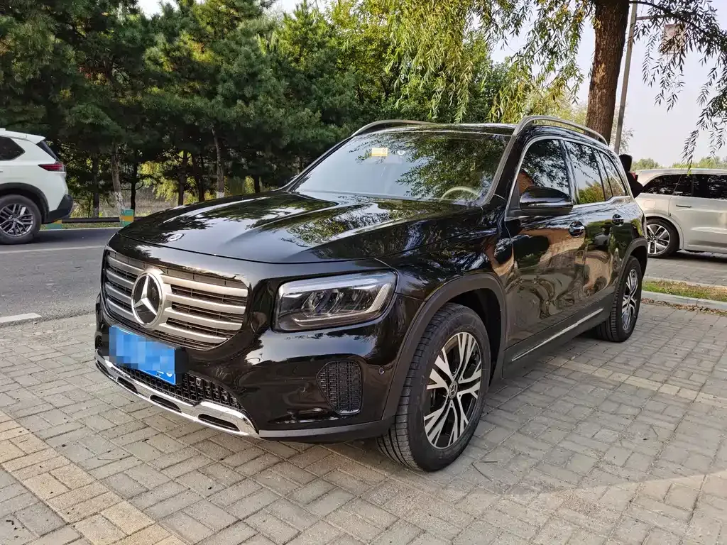 Mercedes-Benz GLB — фото 1