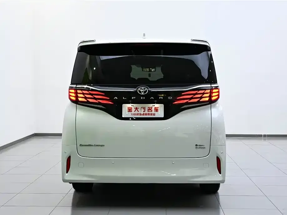 Toyota Alphard — фото 5
