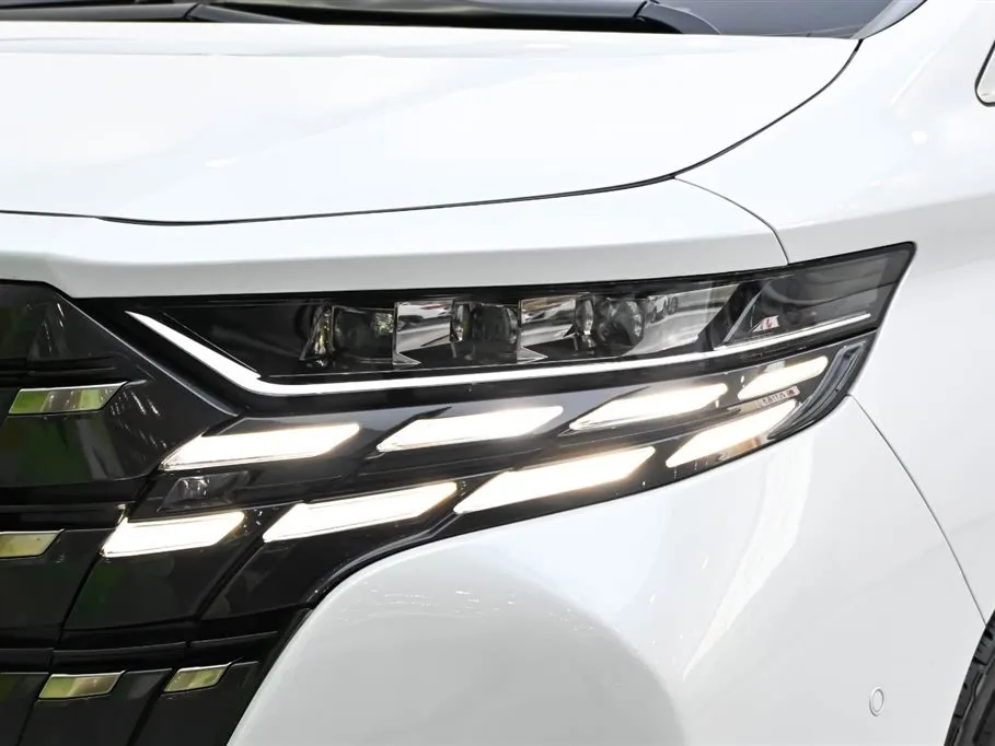 Toyota Alphard — фото 6