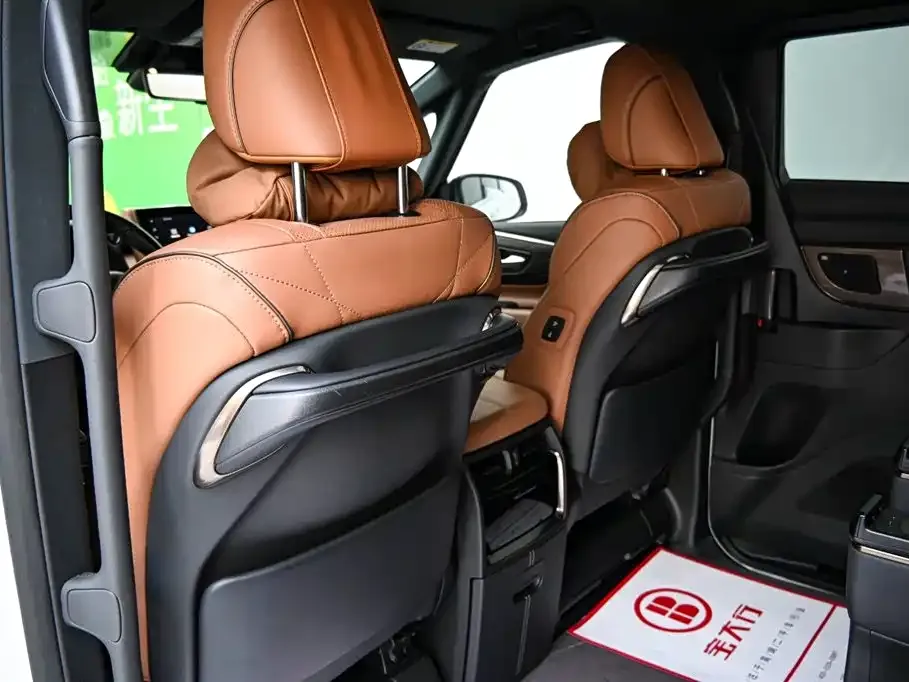 Toyota Alphard — фото 9
