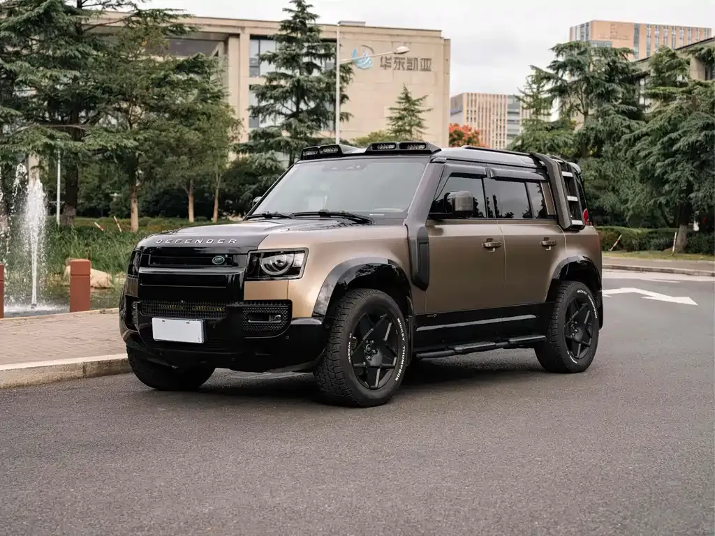 Land Rover Defender — фото 1