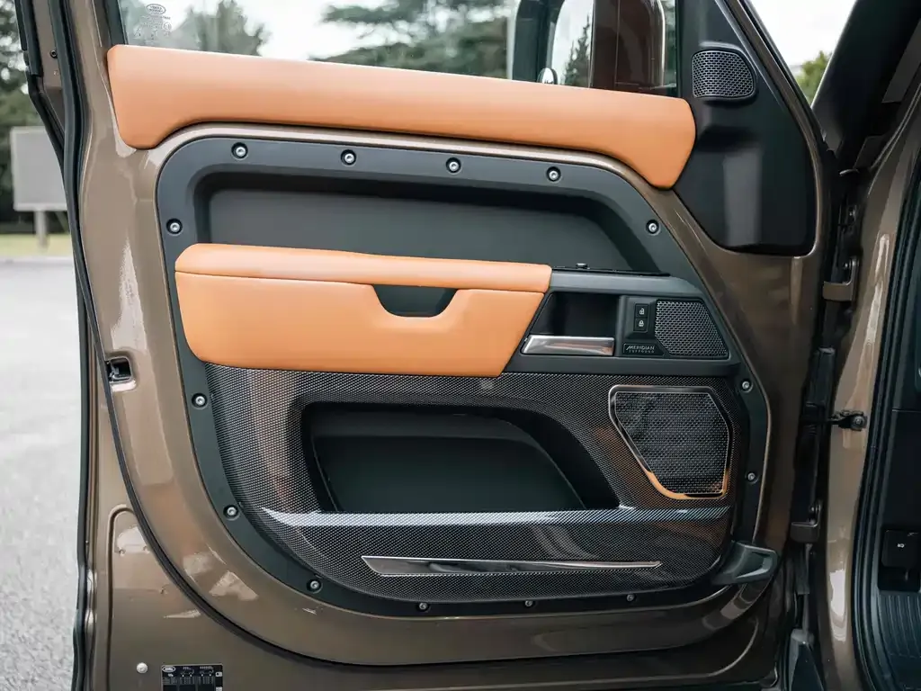 Land Rover Defender — фото 10