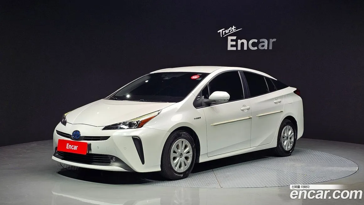 Toyota Prius — фото 1
