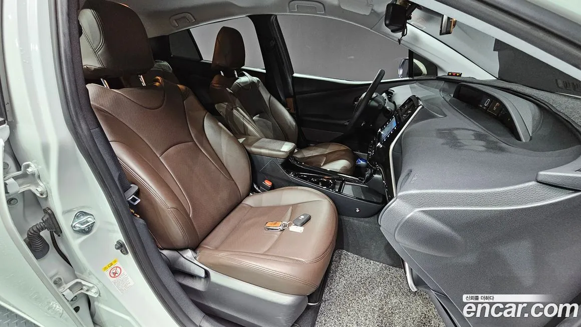 Toyota Prius — фото 10