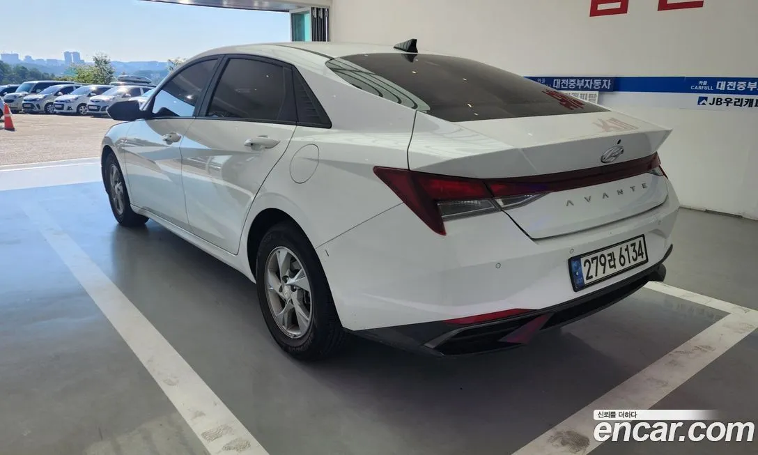 Hyundai AVANTE — фото 3