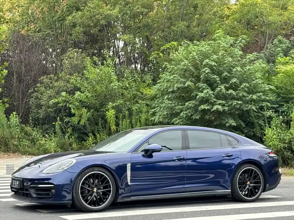 Porsche Panamera — фото 1