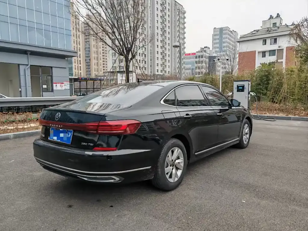 Volkswagen Passat — фото 7