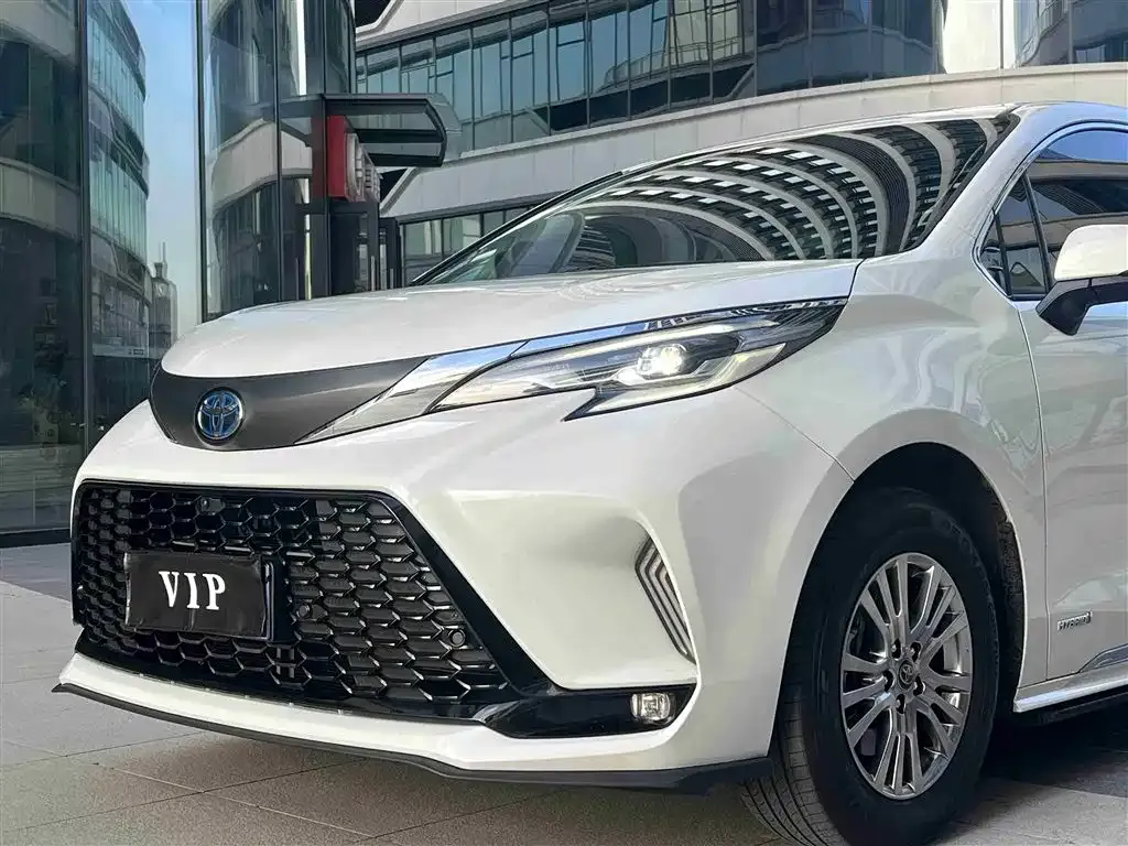 Toyota Sienna — фото 7