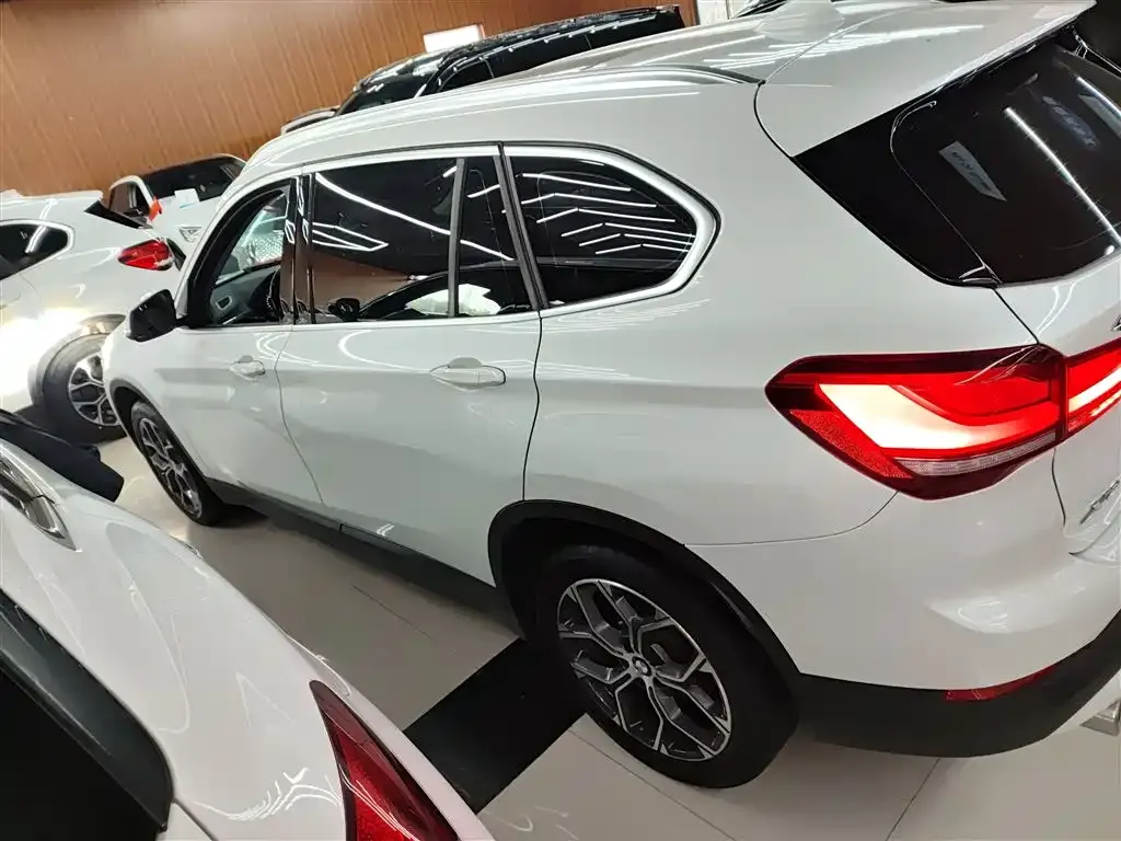 BMW X1 — фото 5