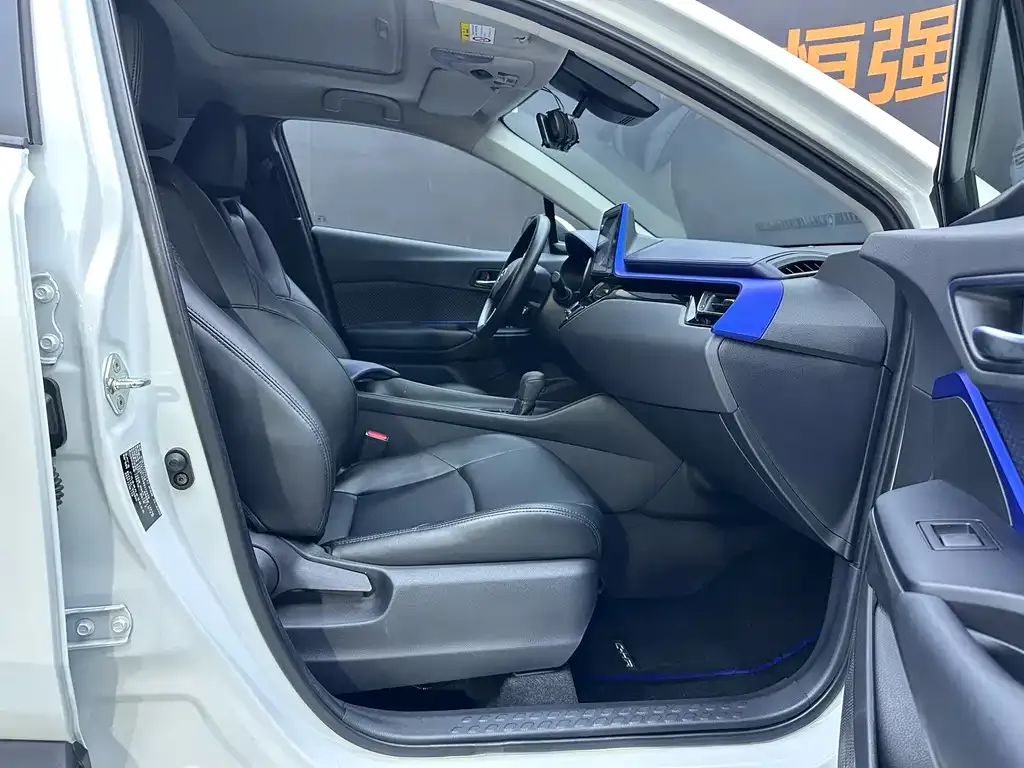 Toyota C-HR — фото 10