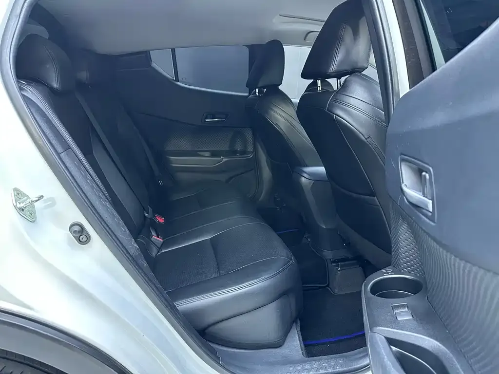 Toyota C-HR — фото 9