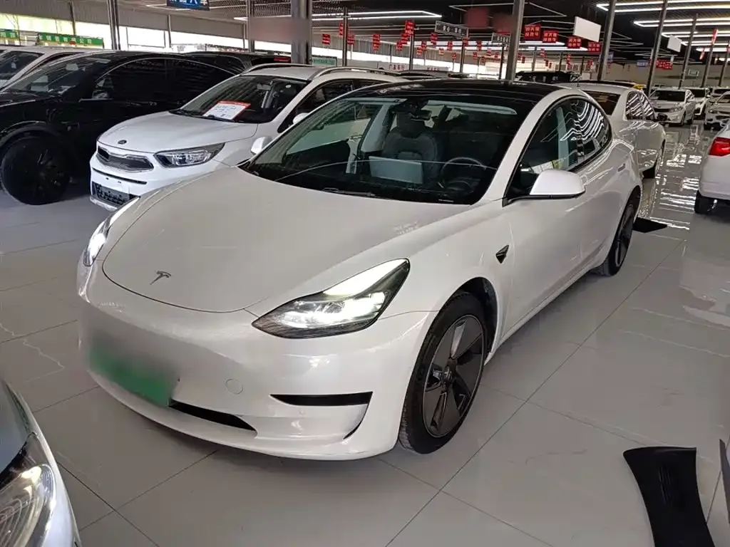 Tesla Model 3 — фото 1