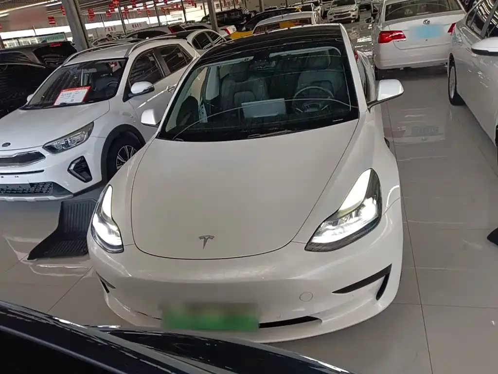 Tesla Model 3 — фото 3