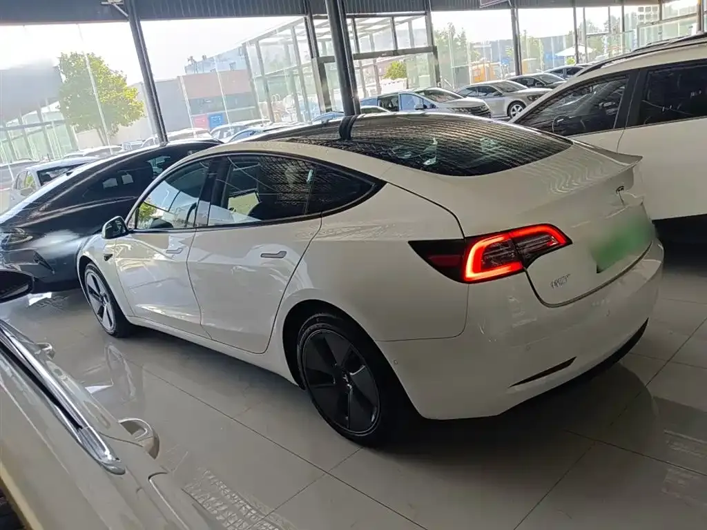 Tesla Model 3 — фото 5