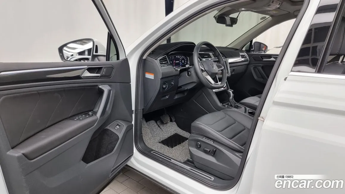 Volkswagen Tiguan — фото 10