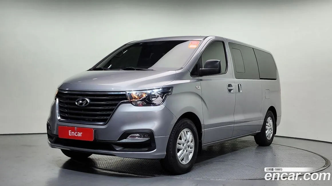 Hyundai Starex — фото 1