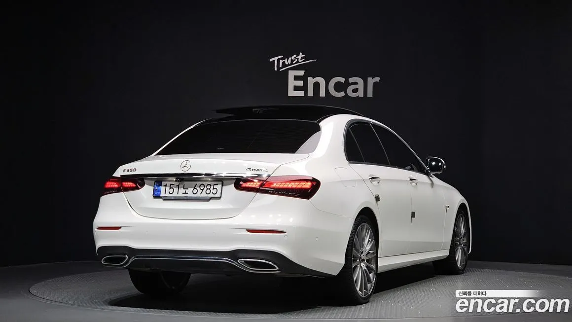 Mercedes-Benz E-Class — фото 2