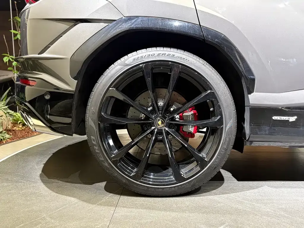Lamborghini Urus — фото 7