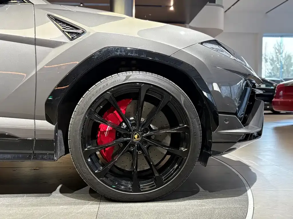 Lamborghini Urus — фото 8