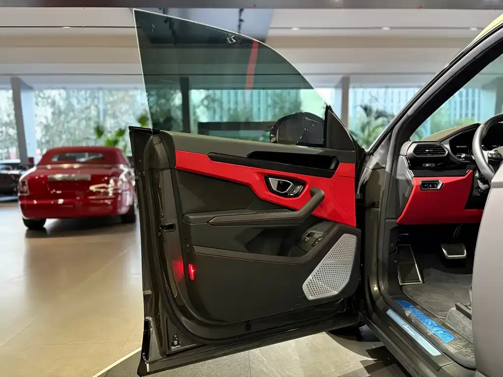 Lamborghini Urus — фото 9