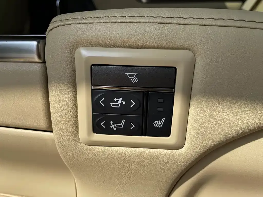Toyota Alphard — фото 10