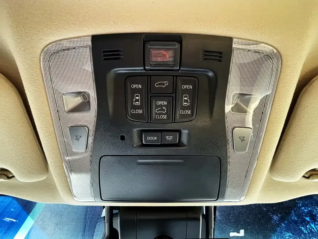 Toyota Alphard — фото 4