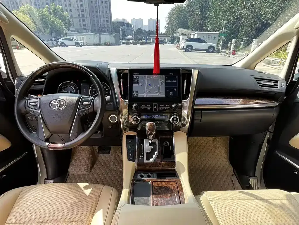 Toyota Alphard — фото 6