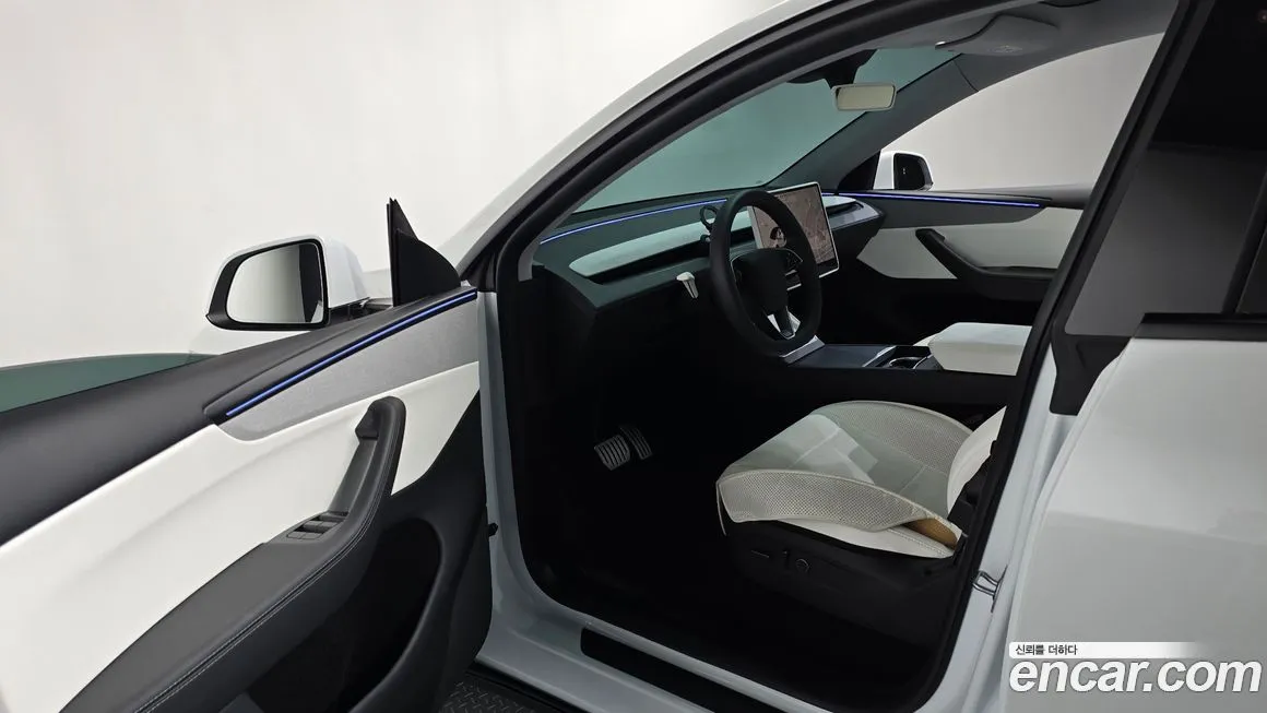 Tesla Model Y — фото 10