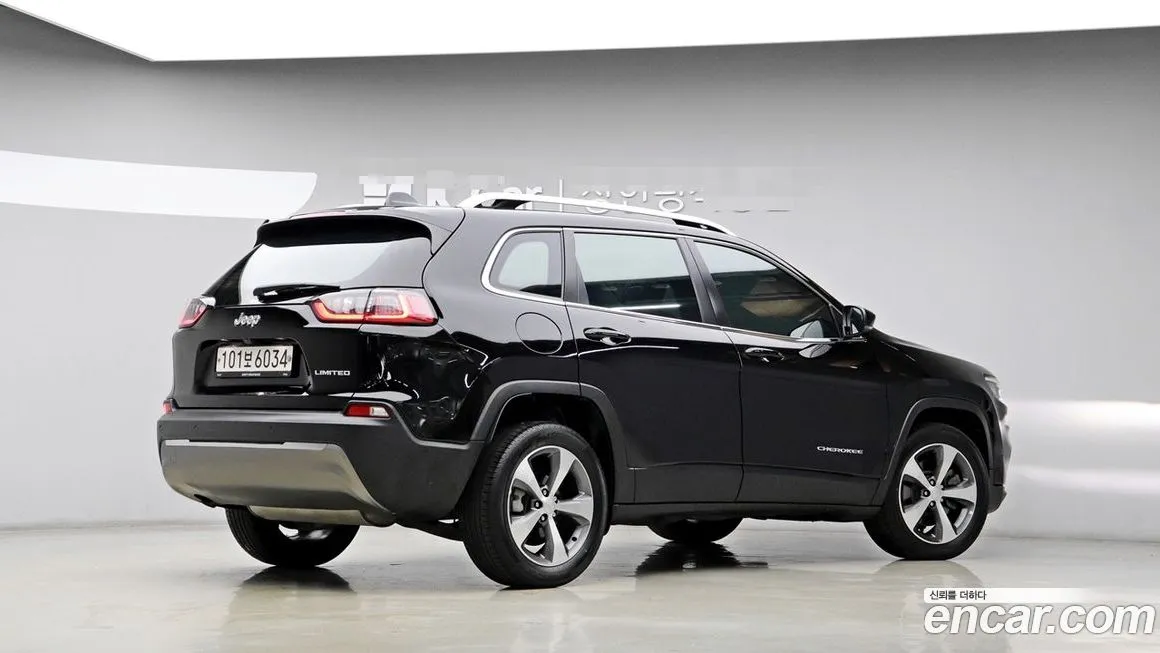 Jeep Cherokee — фото 4