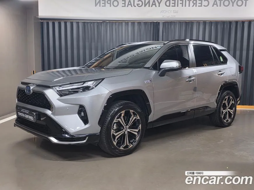 Toyota RAV4 — фото 1