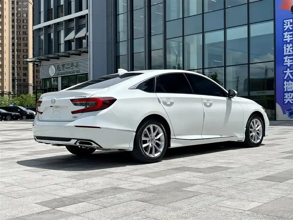 Honda Accord — фото 4